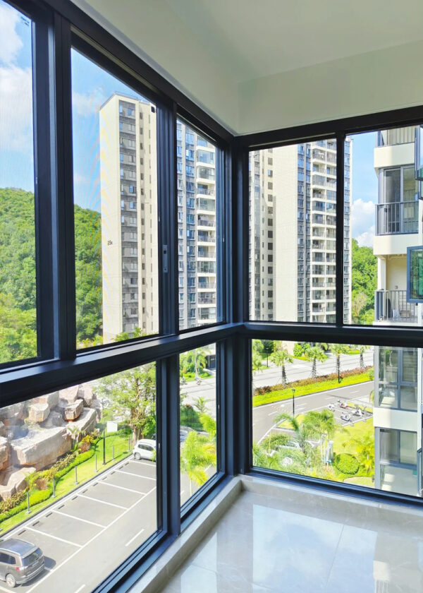 Aluminium slide window