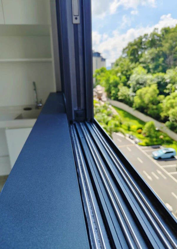 Aluminium slide window